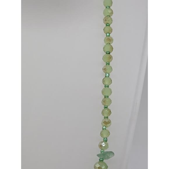 Jadeite Stone Chip & AB Aurora Borealis Acrylic Pistachio Green Beaded Necklace - Picture 5 of 15
